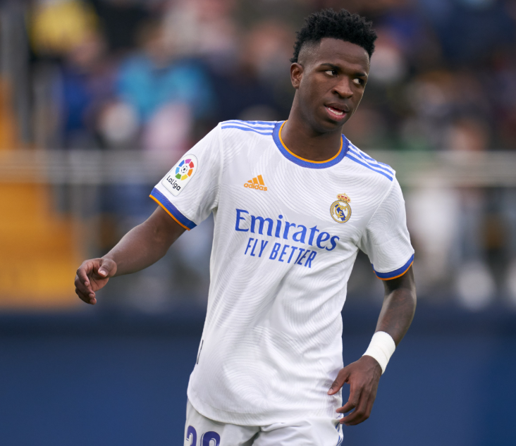 维尼修斯续约疑云：球迷态度转变成关键因素