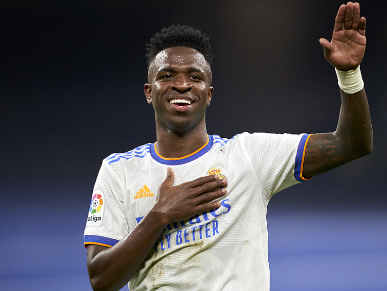 维尼修斯续约疑云：球迷态度转变成关键因素